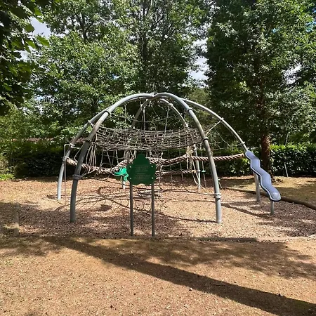 Mobile Dans Un Domaine Forestier Σαλέ *